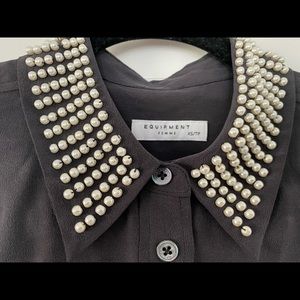 Equipment button down with pearl collar xs